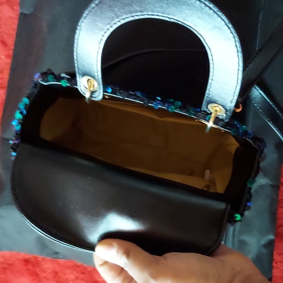 BNWOT Sequin Fashion Clutch looks blue and green when the sequins are in the sun - Picture 3 of 14